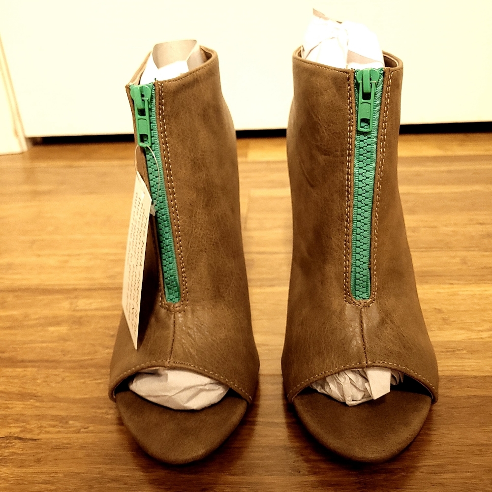 Peep-toe booties